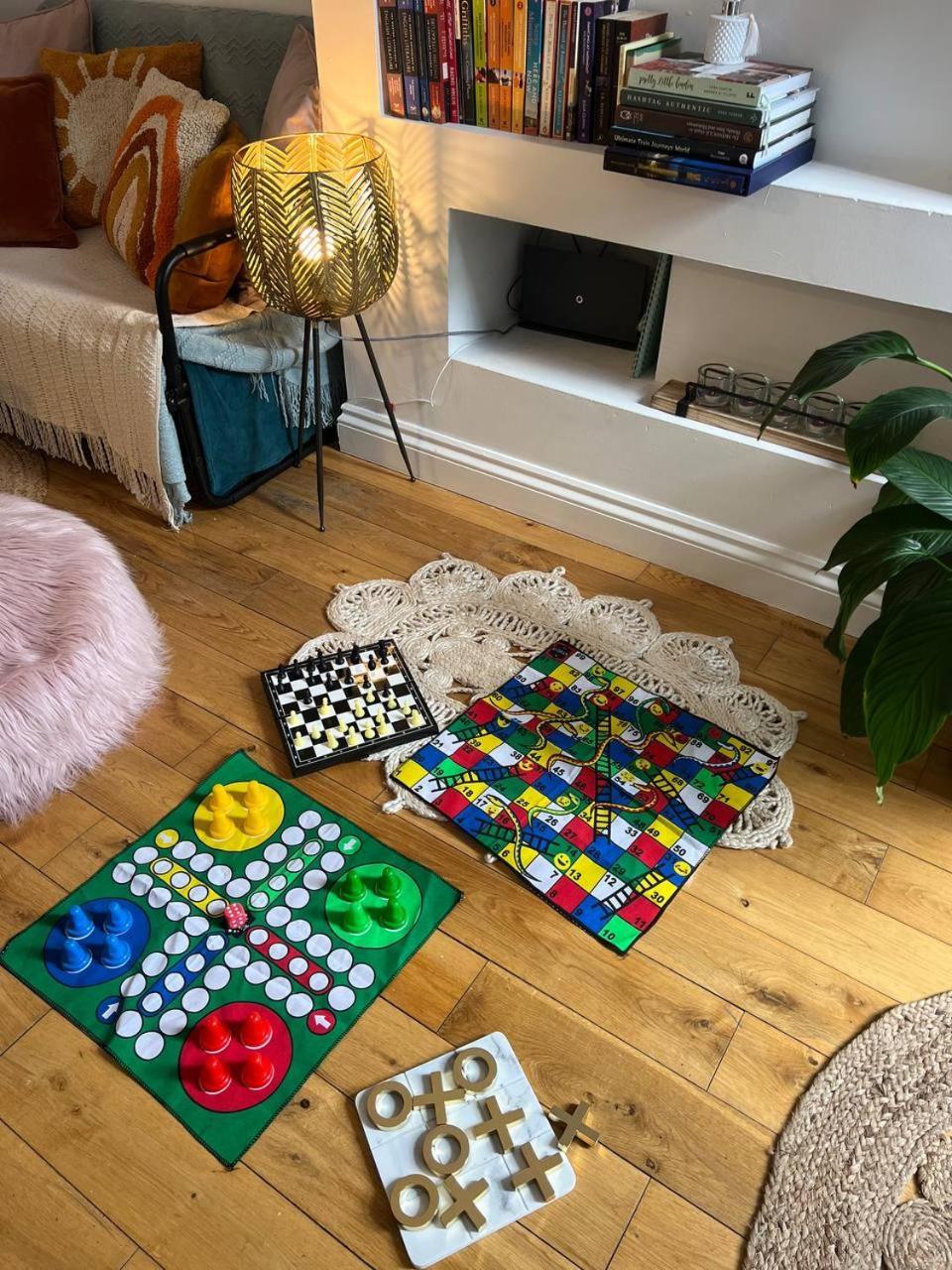 Zozy Happy Land Hotell London Exteriör bild